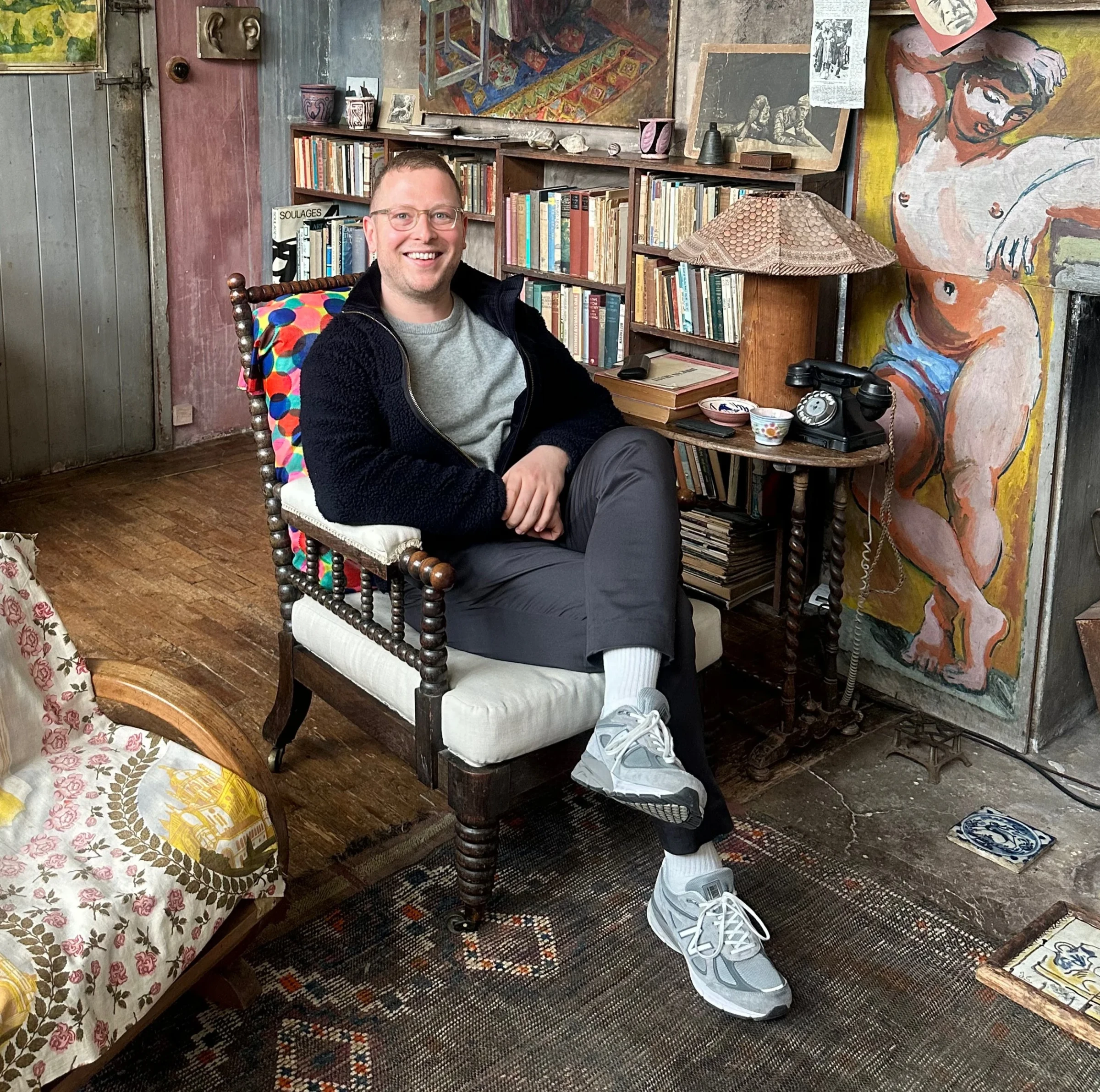 Portrait of art adviser and artist manager Jon Horrocks on his professional website