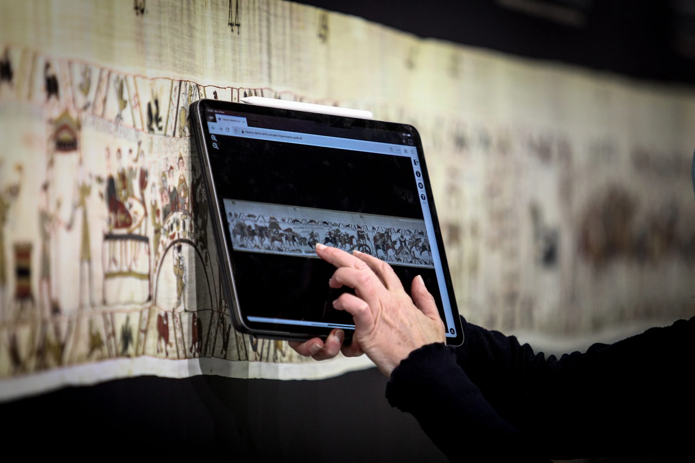High-resolution Bayeux Tapestry panorama image from the museum's official online exploration page