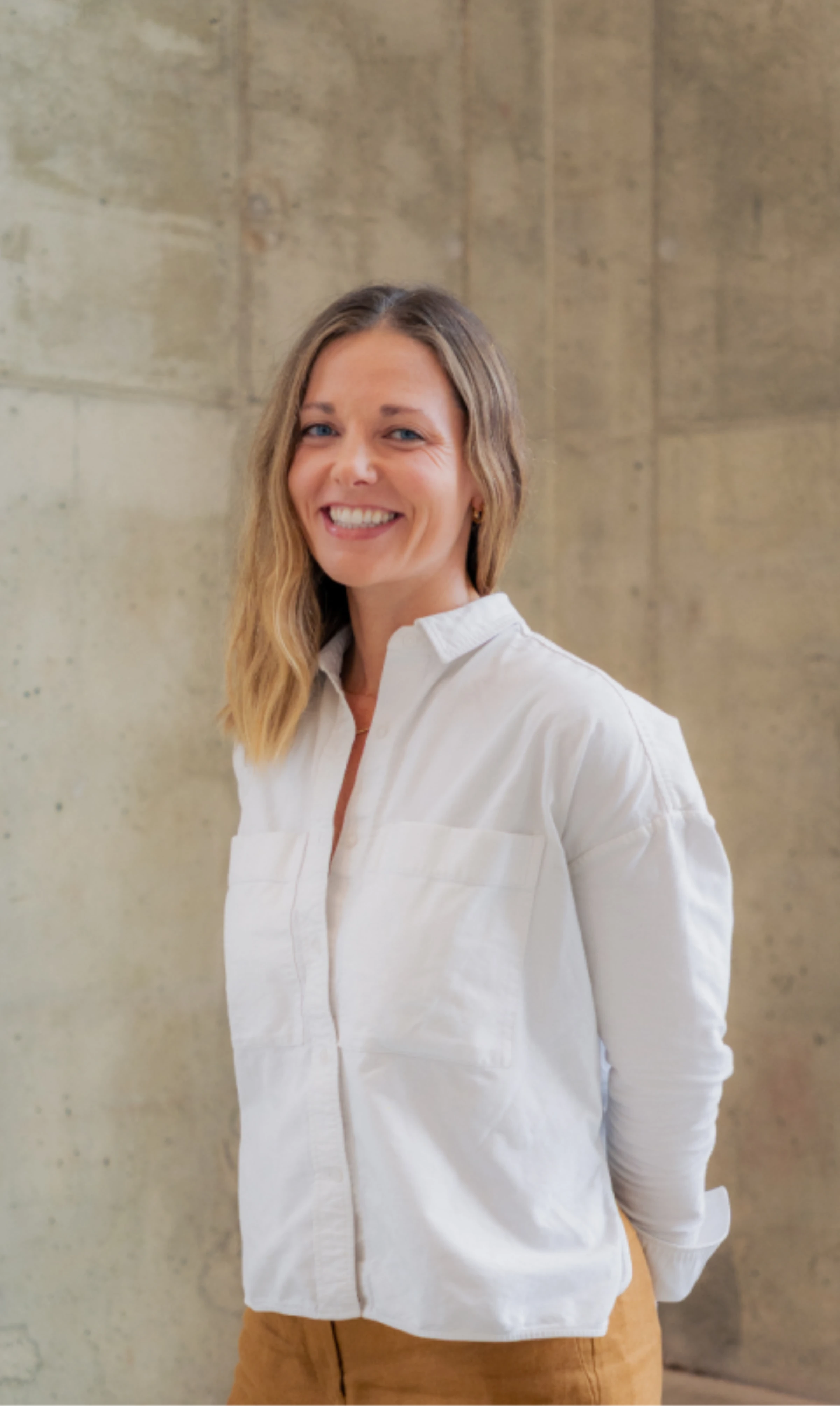 Portrait of curator Liz Munsell in front of a neutral background