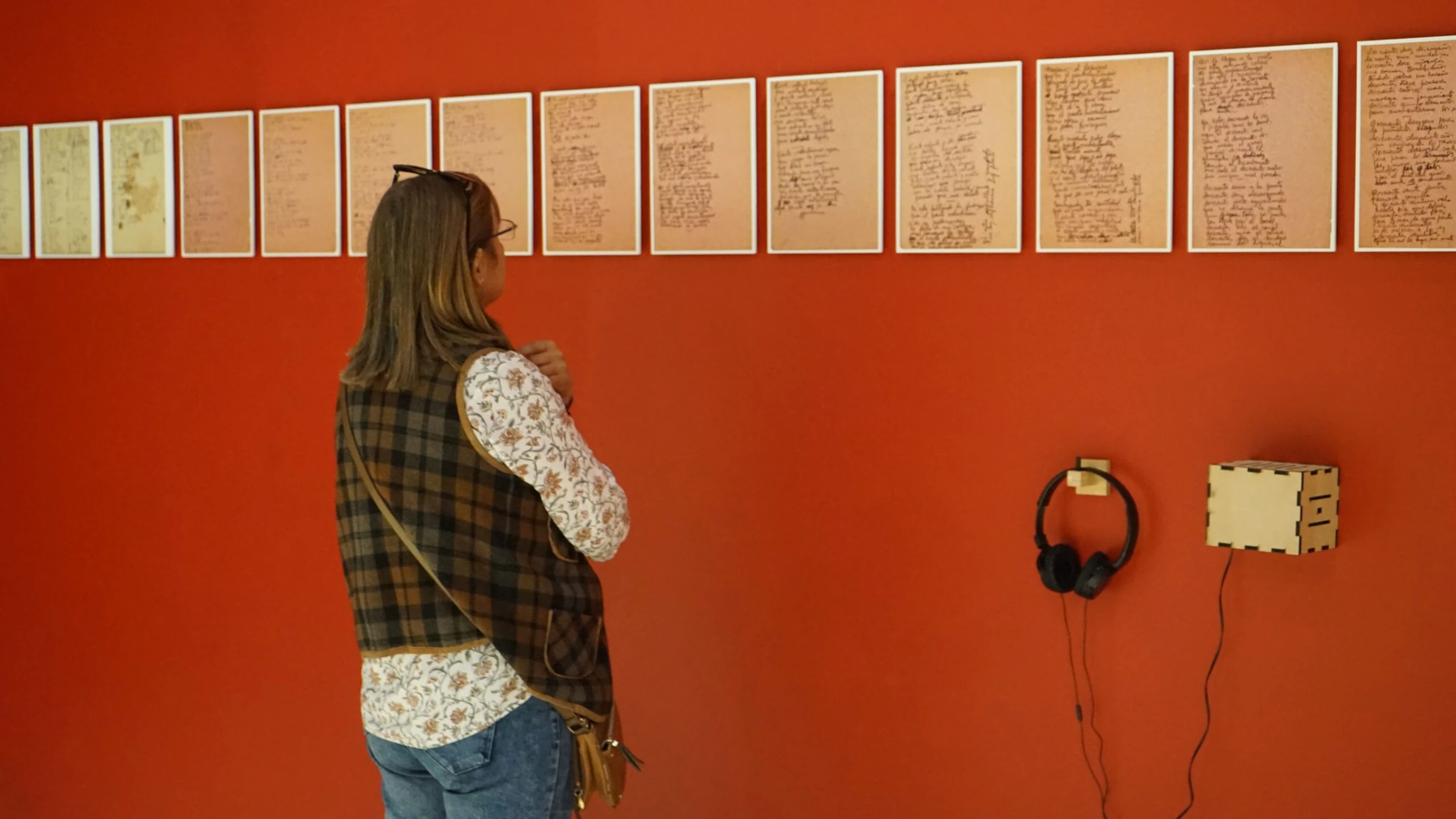 Visitors at Museo Violeta Parra in Santiago during reopening-period programming.