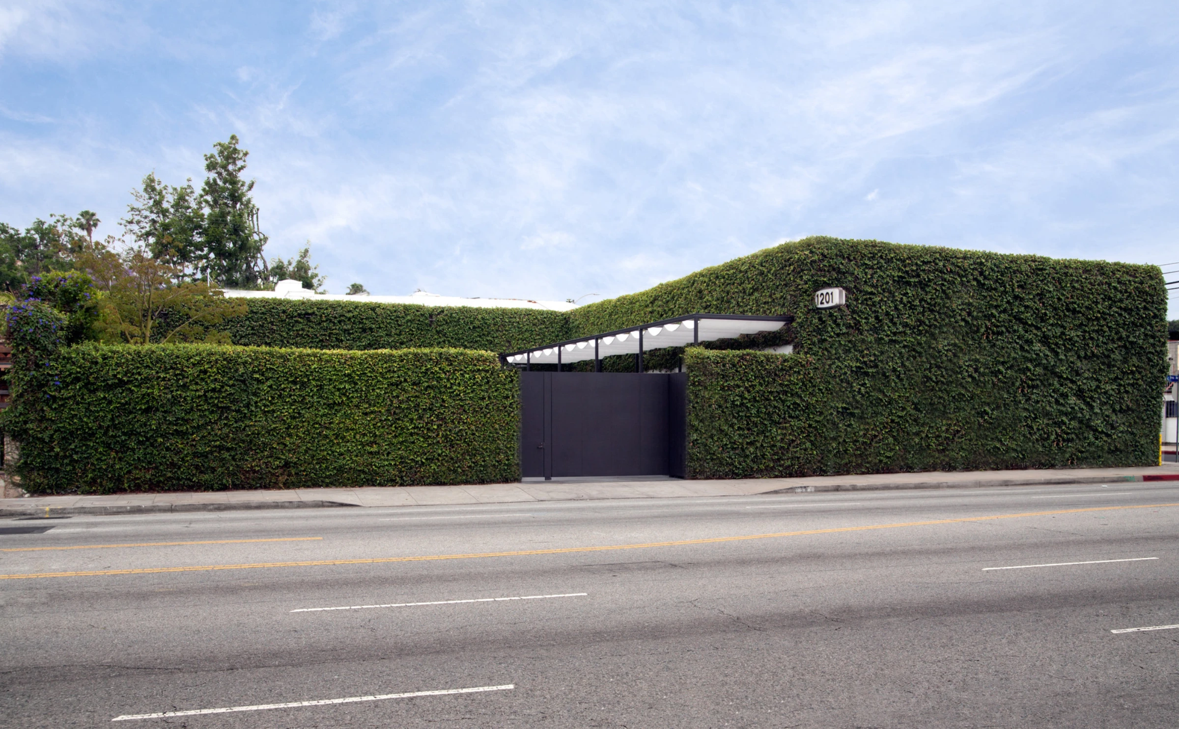 Exterior of Pace Gallery in Los Angeles