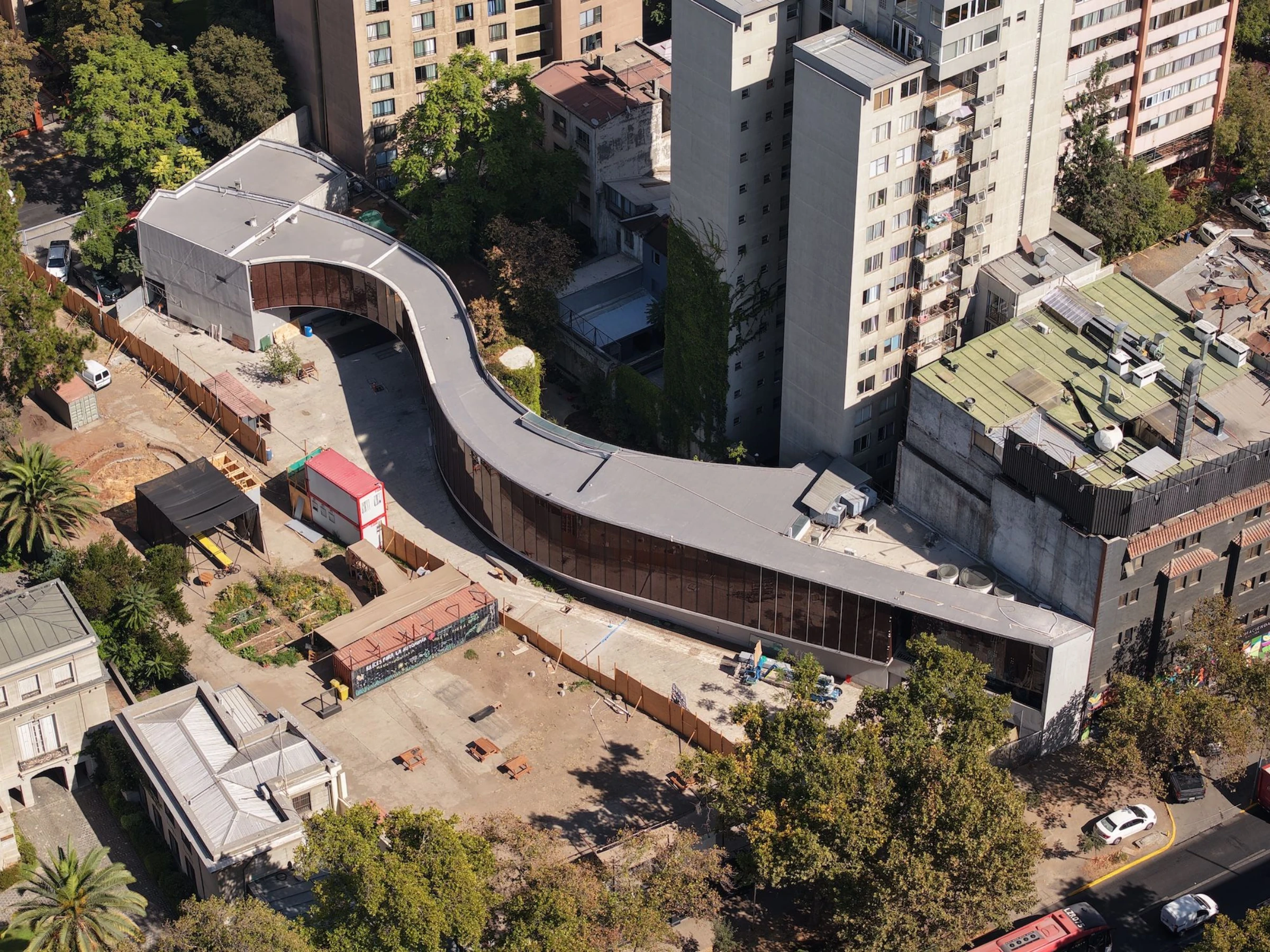 Aerial view of the Violeta Parra Museum in Santiago, a low-rise building designed in reference to a guitar form.